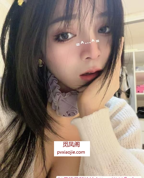 性感乳胶小萝莉