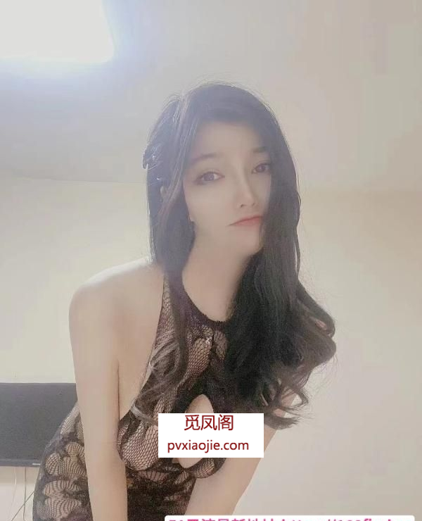 黑丝骚寡妇